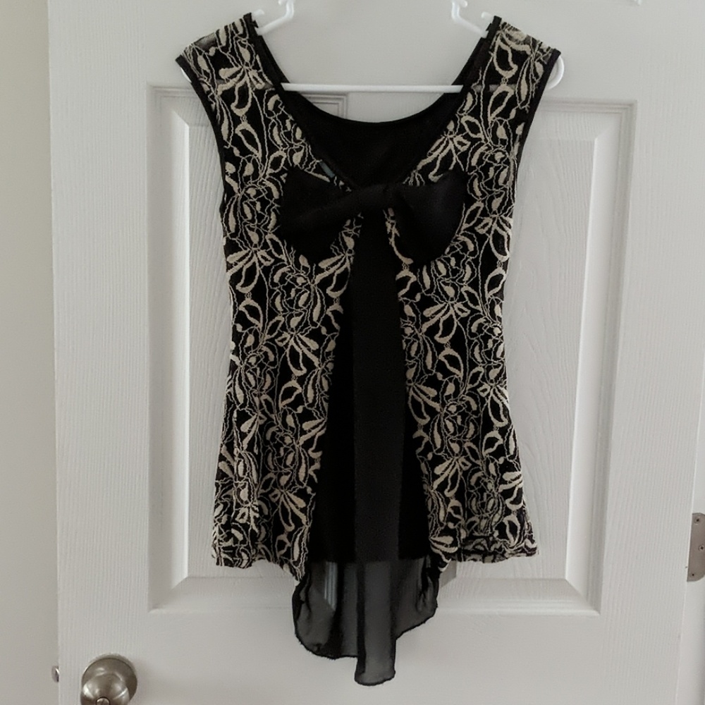 Patterned Blouse - Picture 2 of 3